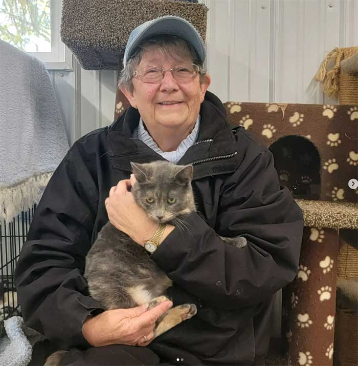 lady with cat